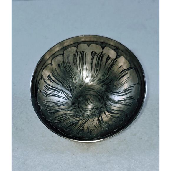 Vintage Studio A Home Silver Tone Metal Catchall Bowl – Etched Floral Pattern - Picture 2 of 5